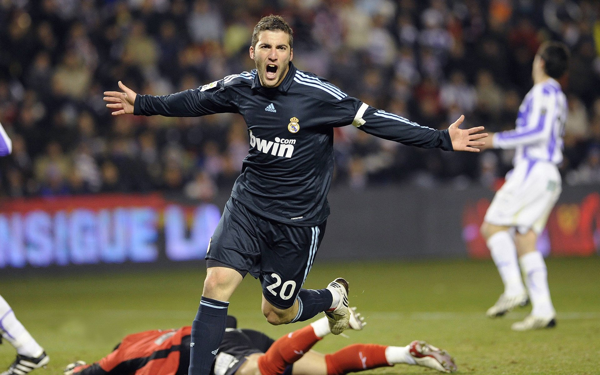 开云体育官网-数据爆炸！加克波导演里昂奇迹逆转巴拉圭，唯一性之战载入史册