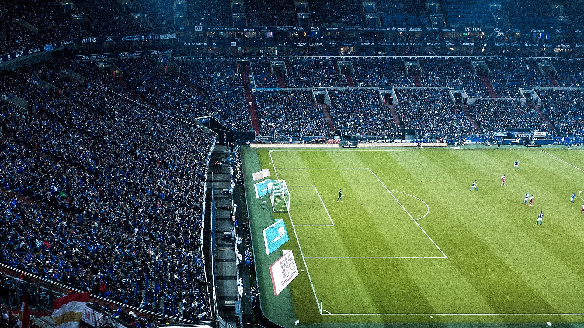 开云体育在线-德甲争冠战之夜，浓眉成为全场焦点